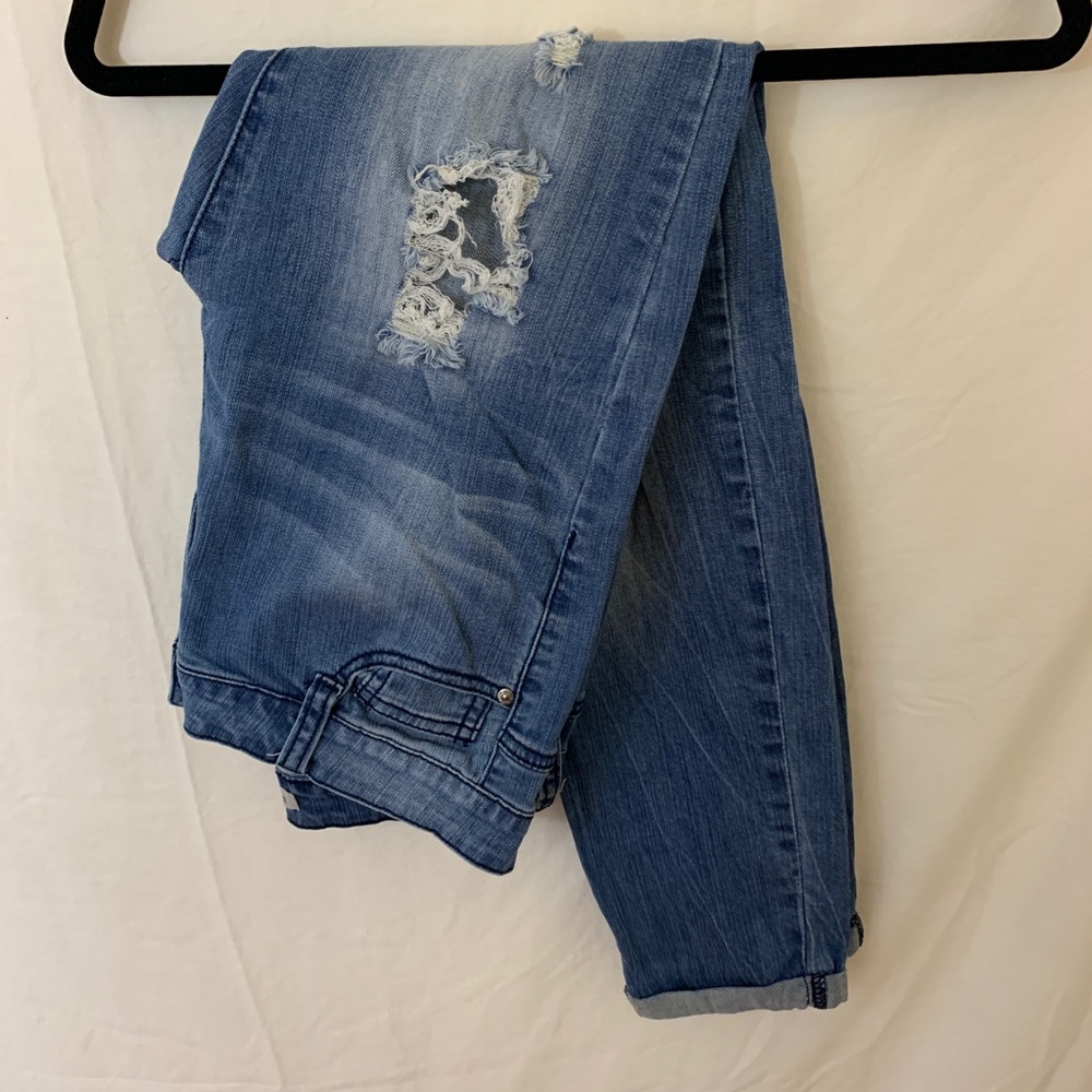 Iris Modern Vintage 7 Med Wash Distressed Cuffed